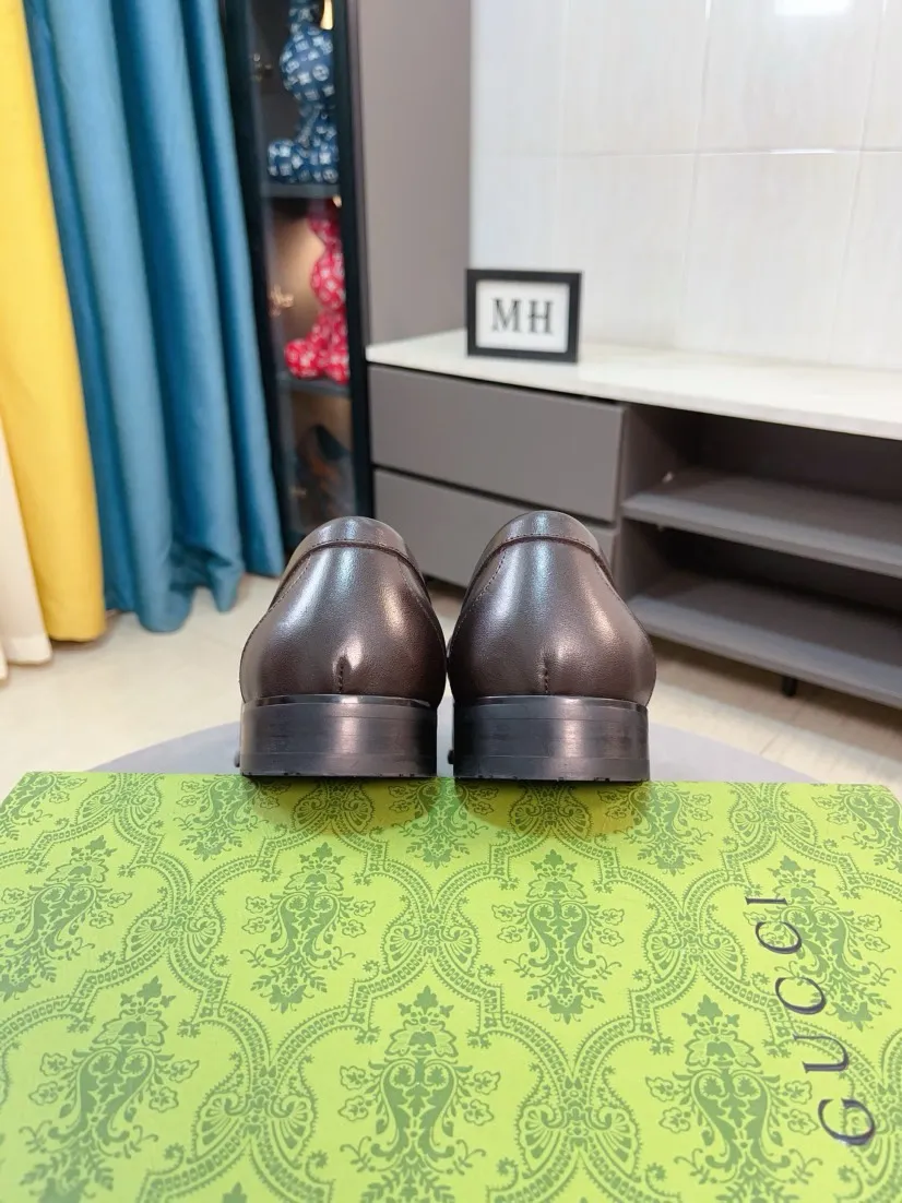 Men's shoes 💰500🌹🌹Niuli [GUCCI Gucci] A new style of formal men's leather shoes is coming~ The original quality upper is made of patent leather imported from Italy, the leather is soft and delicate, comfortable and soft first-layer cowhide lining, rubber wear-resistant outsole, the shoe shape is dignified and domineering, and the luxury charm cannot be concealed! The natural and free nouveau riche leads the trend. Code number: 38-44